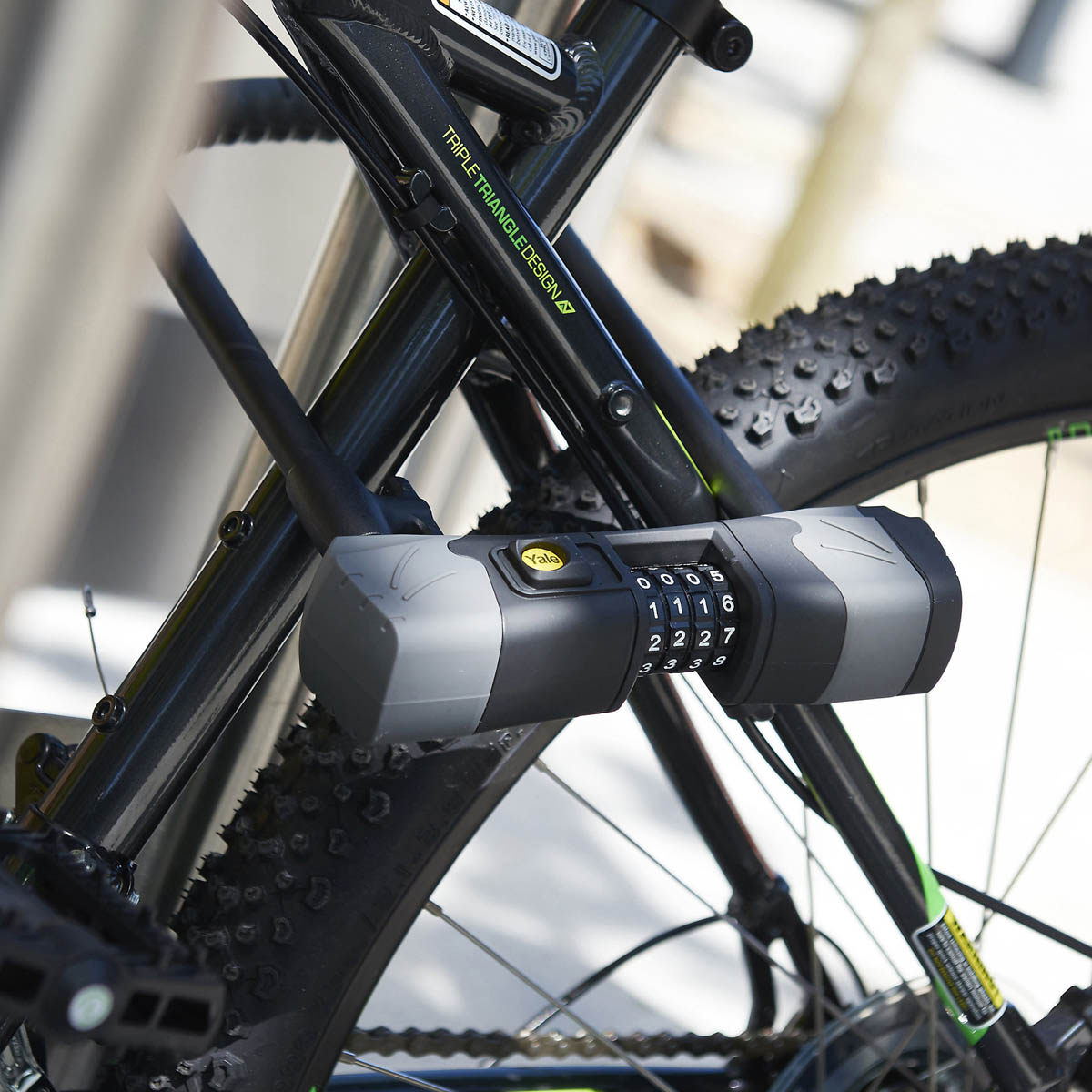Yale Bike D-Lock Combination 4 Digits Security Black Hardened Steel (W)36mm - Image 2