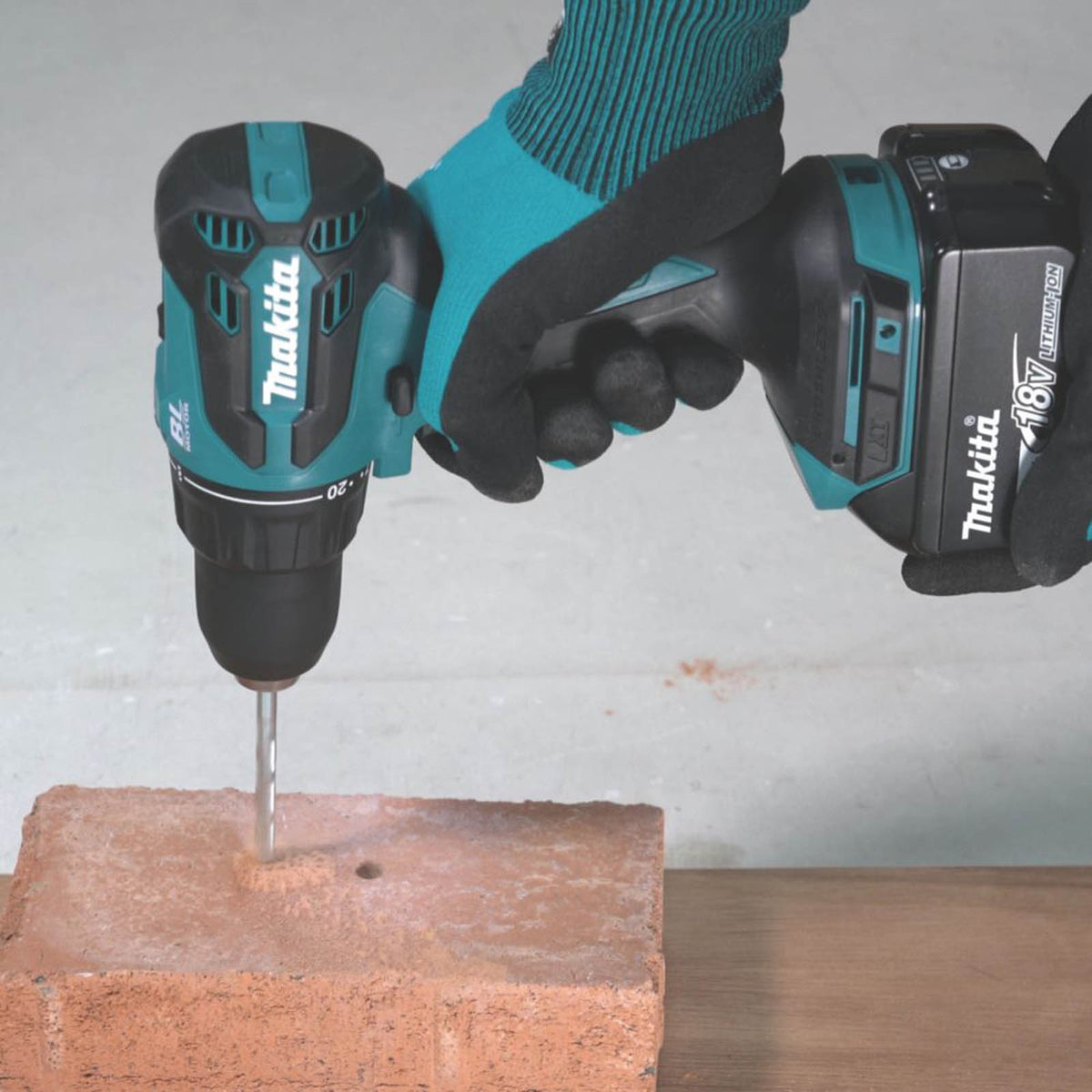 Makita Combi Drill Cordless 18V 2x5.0Ah Li-Ion DHP490STJ Brushless Compact - Image 4