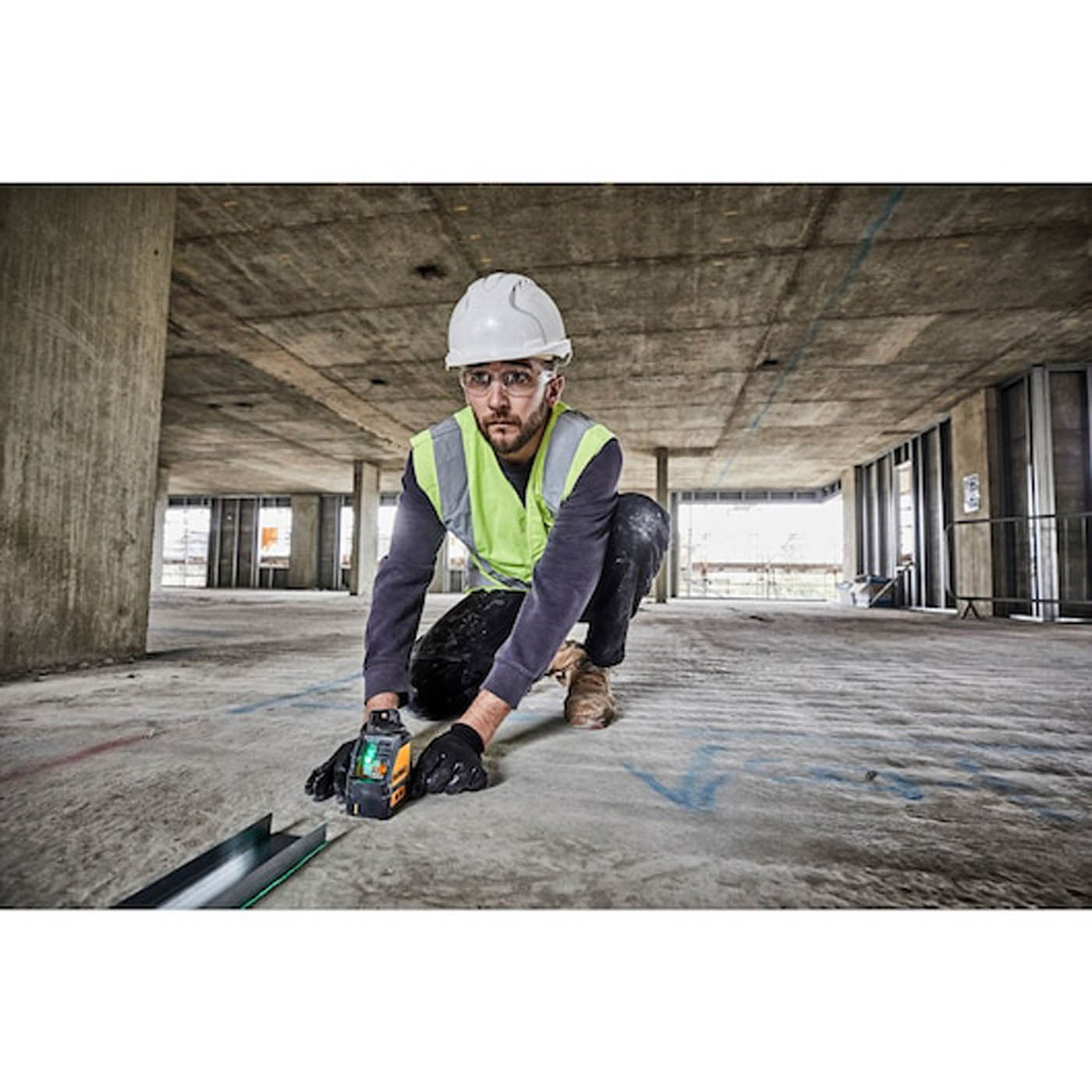 Dewalt Laser Level Self Levelling Vertical Horizontal Cross Line Green Beam 20 m - Image 2
