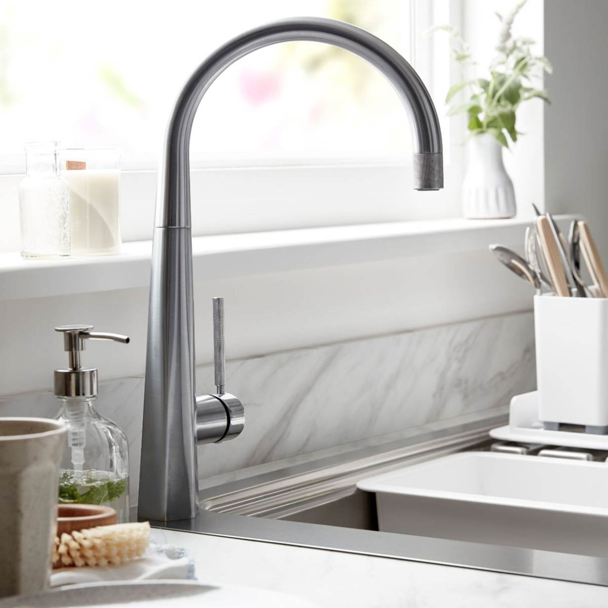 Kitchen Tap Mixer Stainless Steel Single Lever Ceramic Cartridge Modern Faucet - Image 2