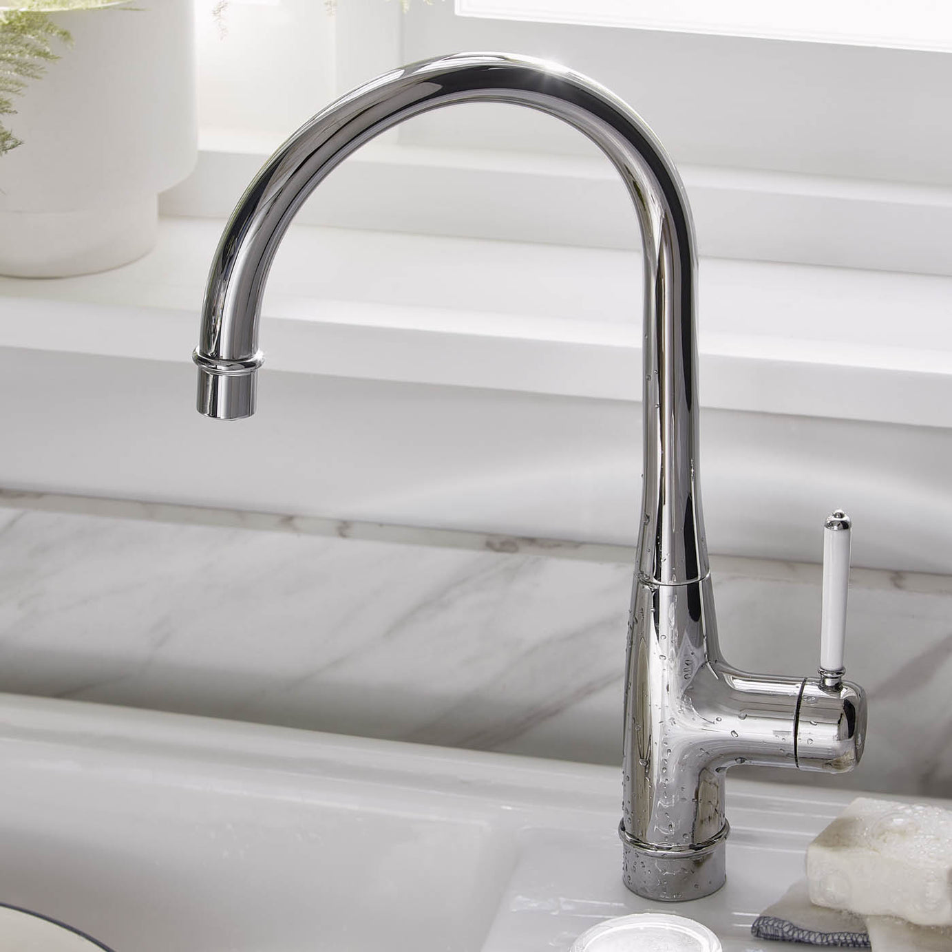 Kitchen Tap Mixer Chrome Single Side Lever Ceramic Cartridge Traditional Faucet - Image 2