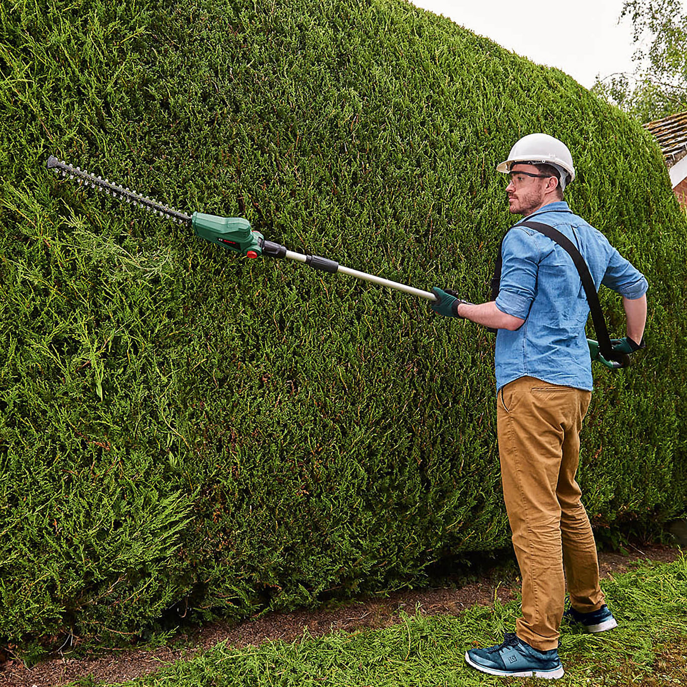 Bosch Hedge Trimmer Cordless 18V Li-Ion UniversalHedgePole18 430mm Body Only - Image 4