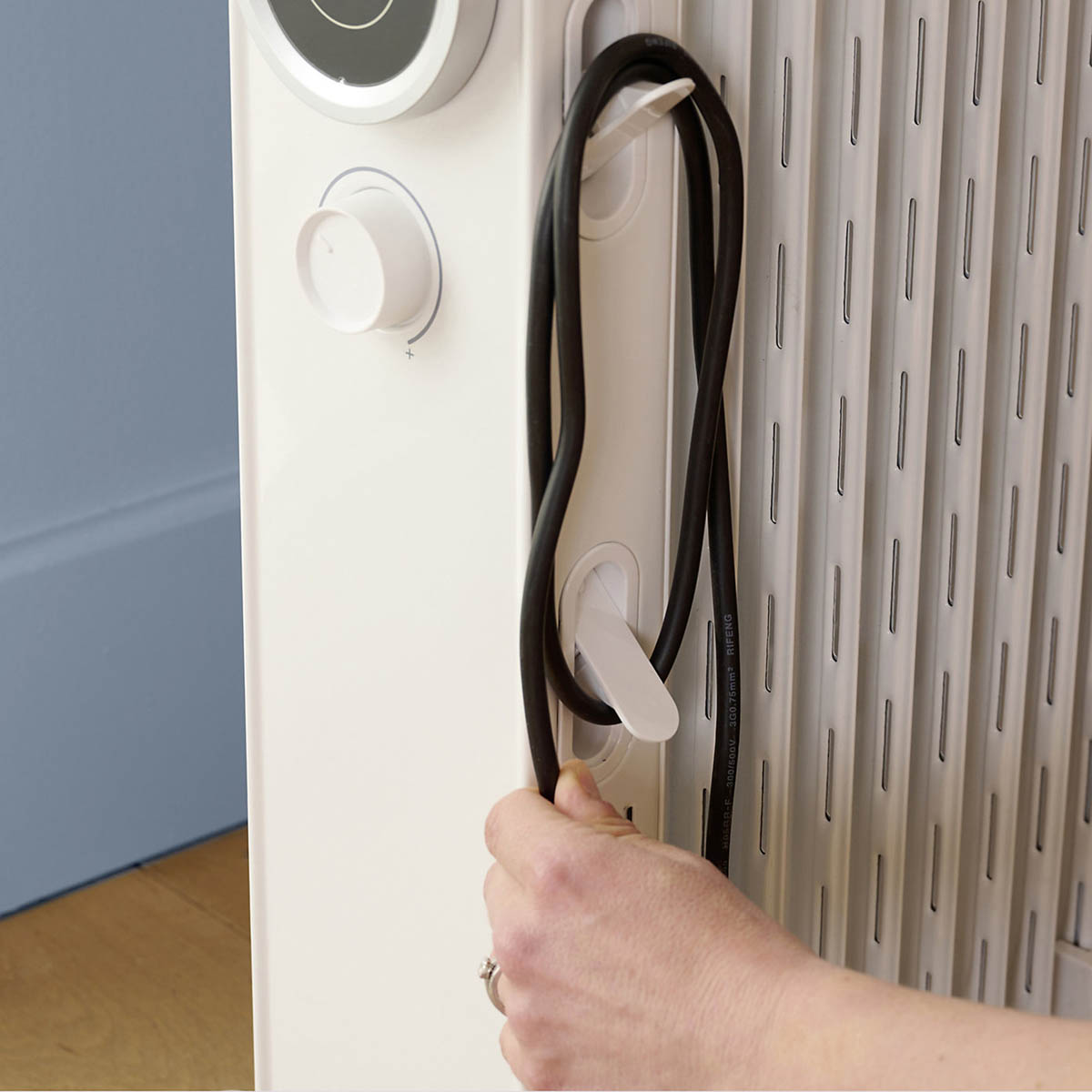 Oil Filled Radiator Electric Heater White Adjustable Thermostat Portable 2500W - Image 4