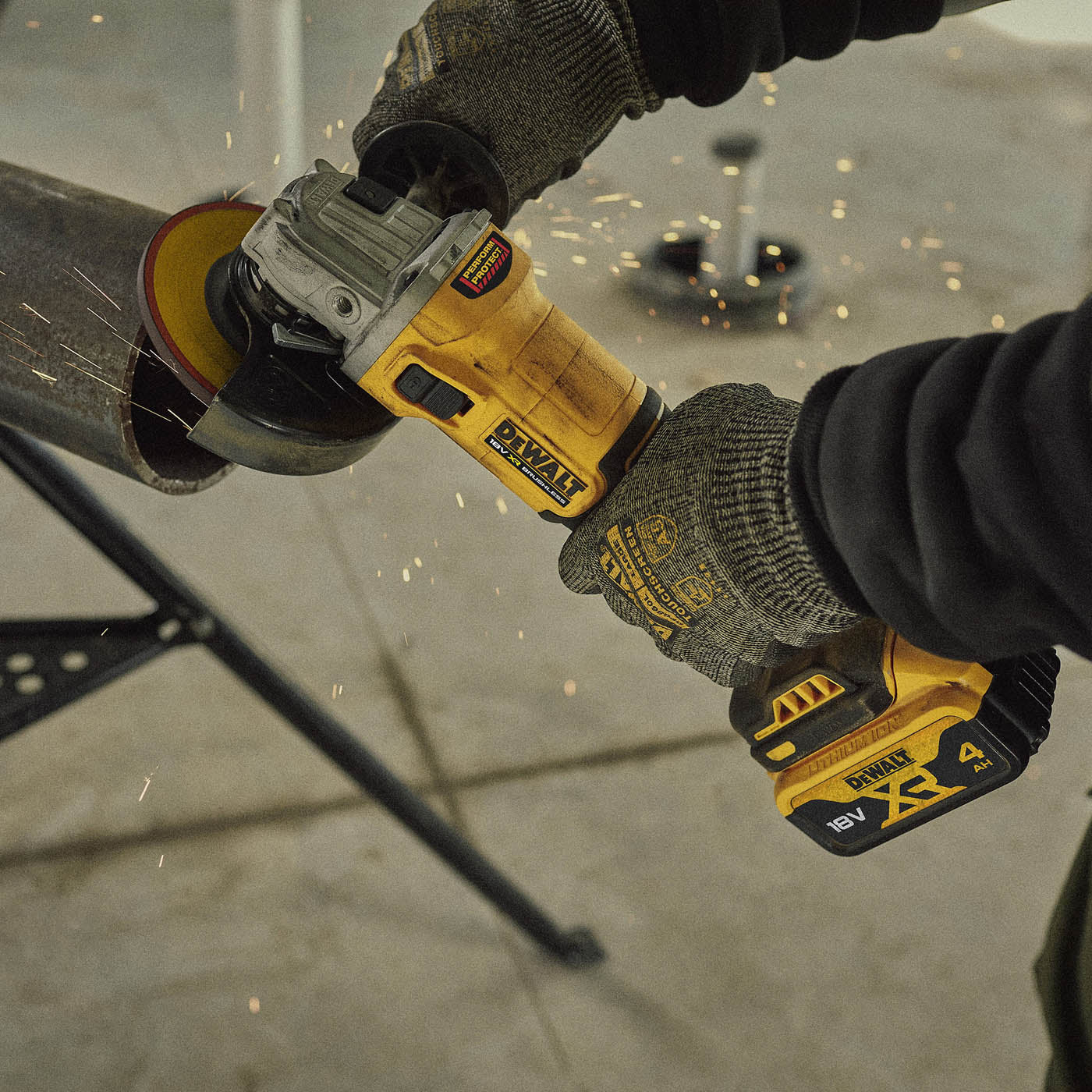 DeWalt Angle Grinder Cordless 18V Li-Ion DCG407N-XJ 125mm Brushless Body Only - Image 2