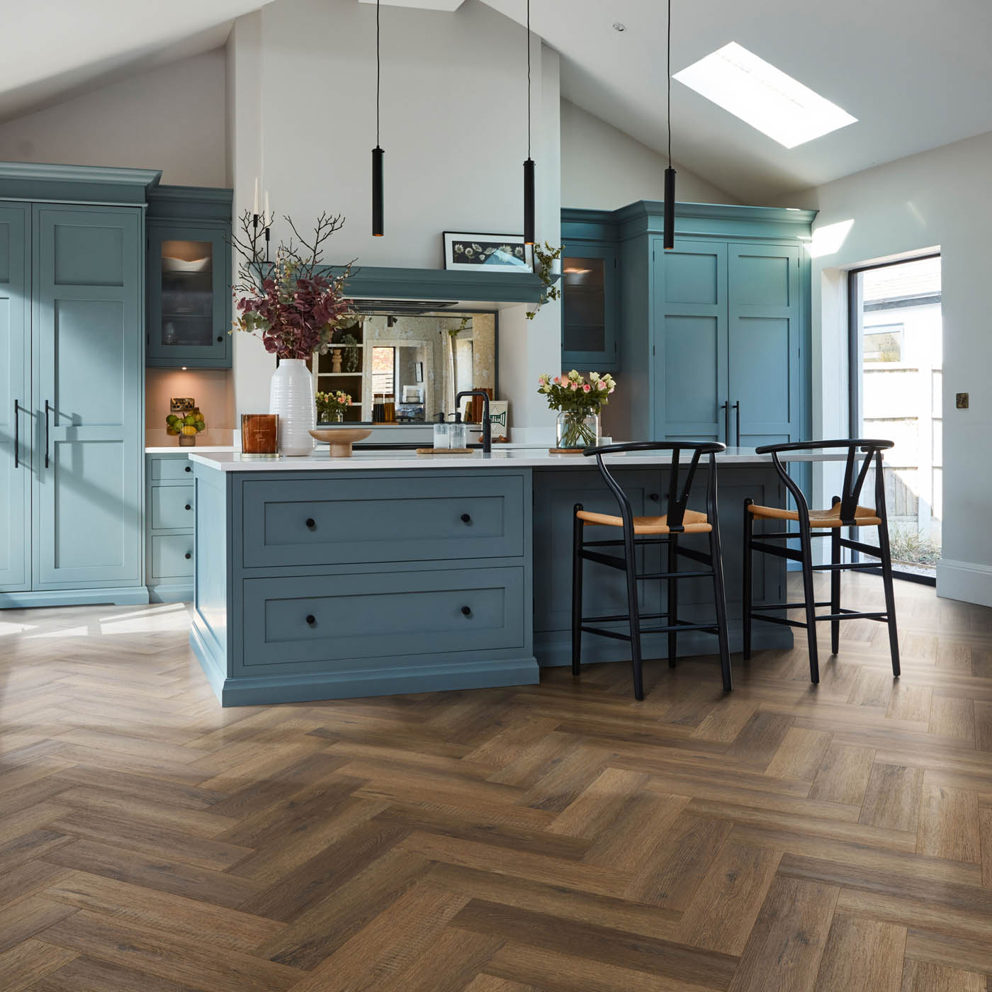 Vinyl Click Plank Flooring Dark Brown Oak Effect Waterproof Heavy Duty 1.95m² - Image 2