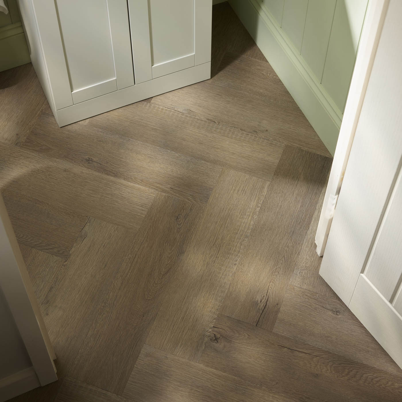 Vinyl Click Plank Flooring Mid Brown Oak Effect Waterproof Heavy Duty 1.95m² - Image 3