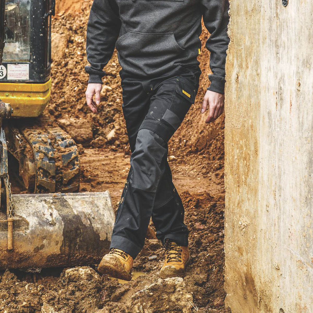 DeWalt Work Trousers Mens Louisiana Regular Fit Black Multi Pocket Cargo 40W 31L - Image 5
