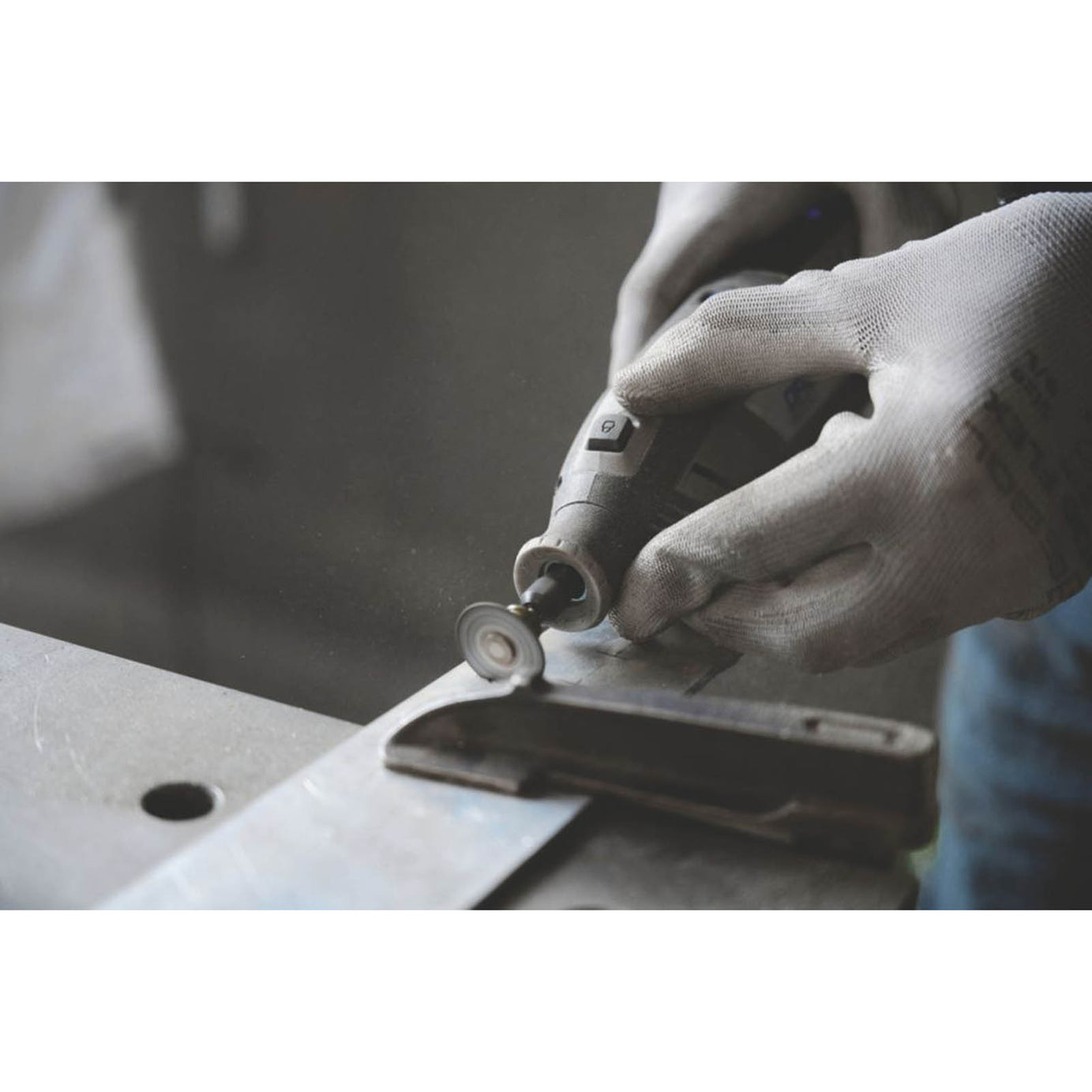 Dremel Multi Tool Cordless 12V 2.0Ah Li-Ion 8250-5 Brushless with Accessories - Image 6