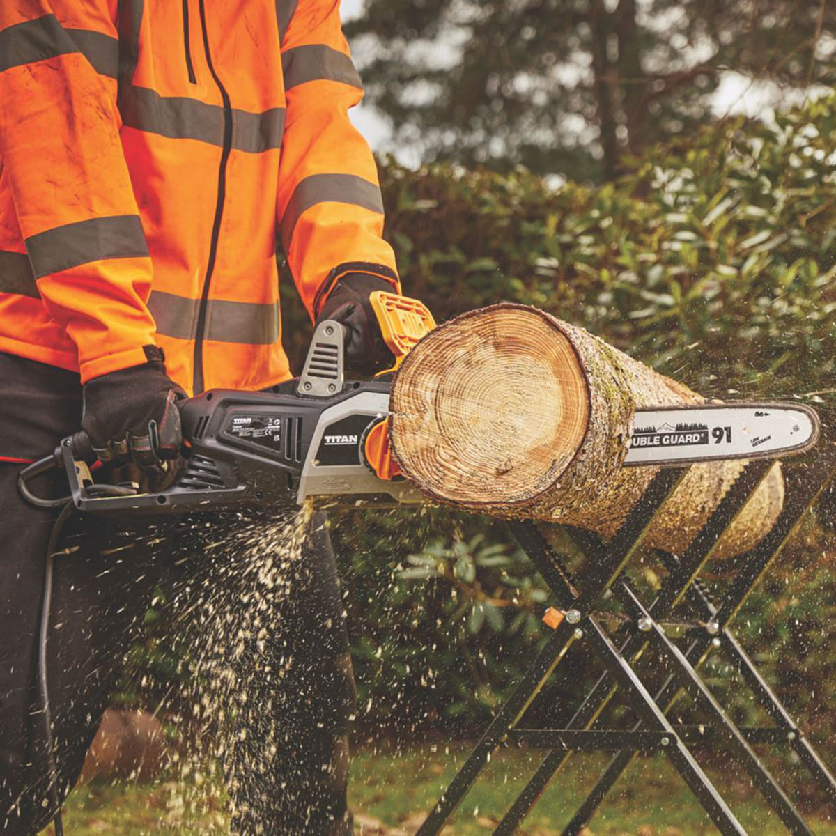 Titan Chainsaw Electric TTCS2400 45cm Garden Wood Cutter Heavy Duty 2400W - Image 3