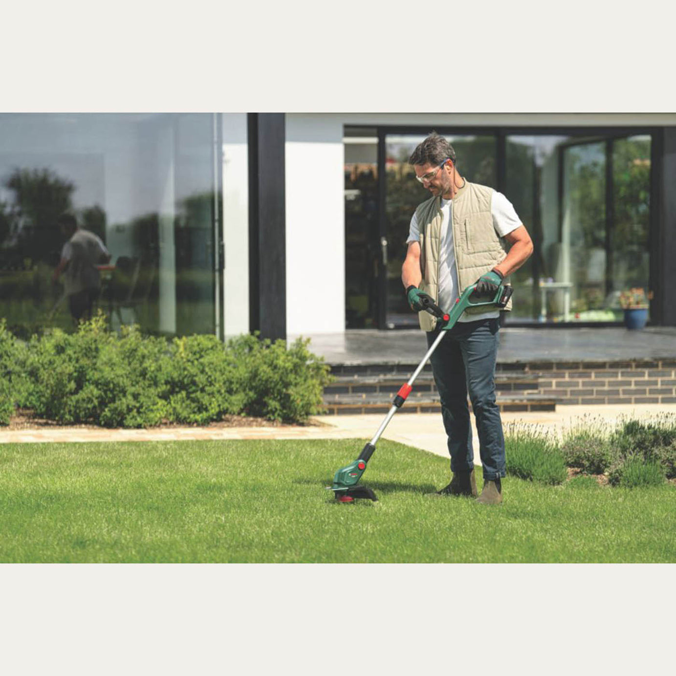 Bosch Grass Trimmer UniversalGrassCut 18V-23-450 Cordless 18V Li-Ion Body Only - Image 4