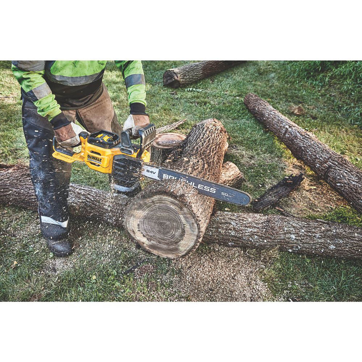 DeWalt Chainsaw Cordless 54V DCMCS575N-XJ Brushless 50cm Wood Cutter Body Only - Image 4