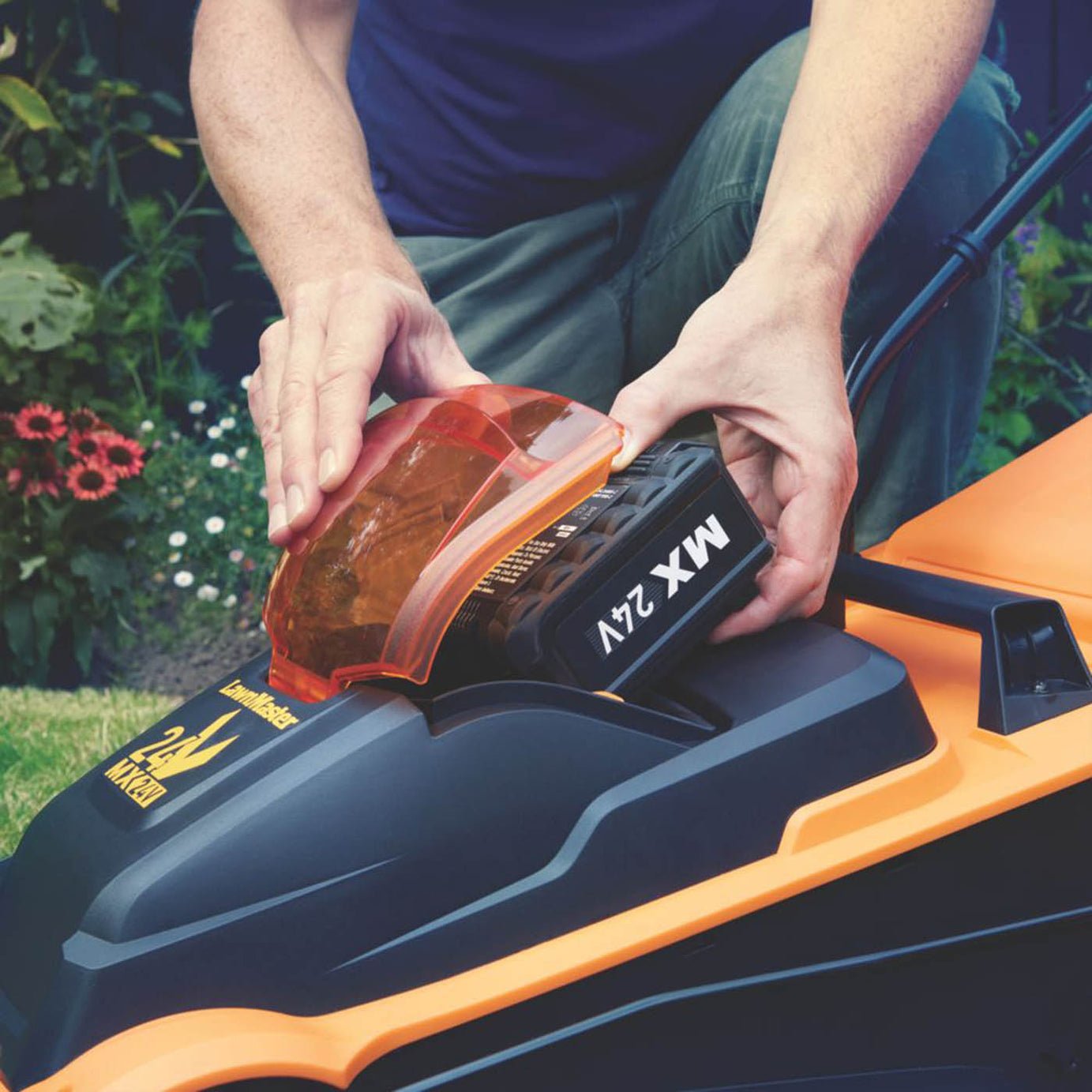 LawnMaster CLM2432K-01 24V 1 x 4.0Ah Lithium MX Brushless Cordless 32cm Rotary Lawn Mower - Image 4