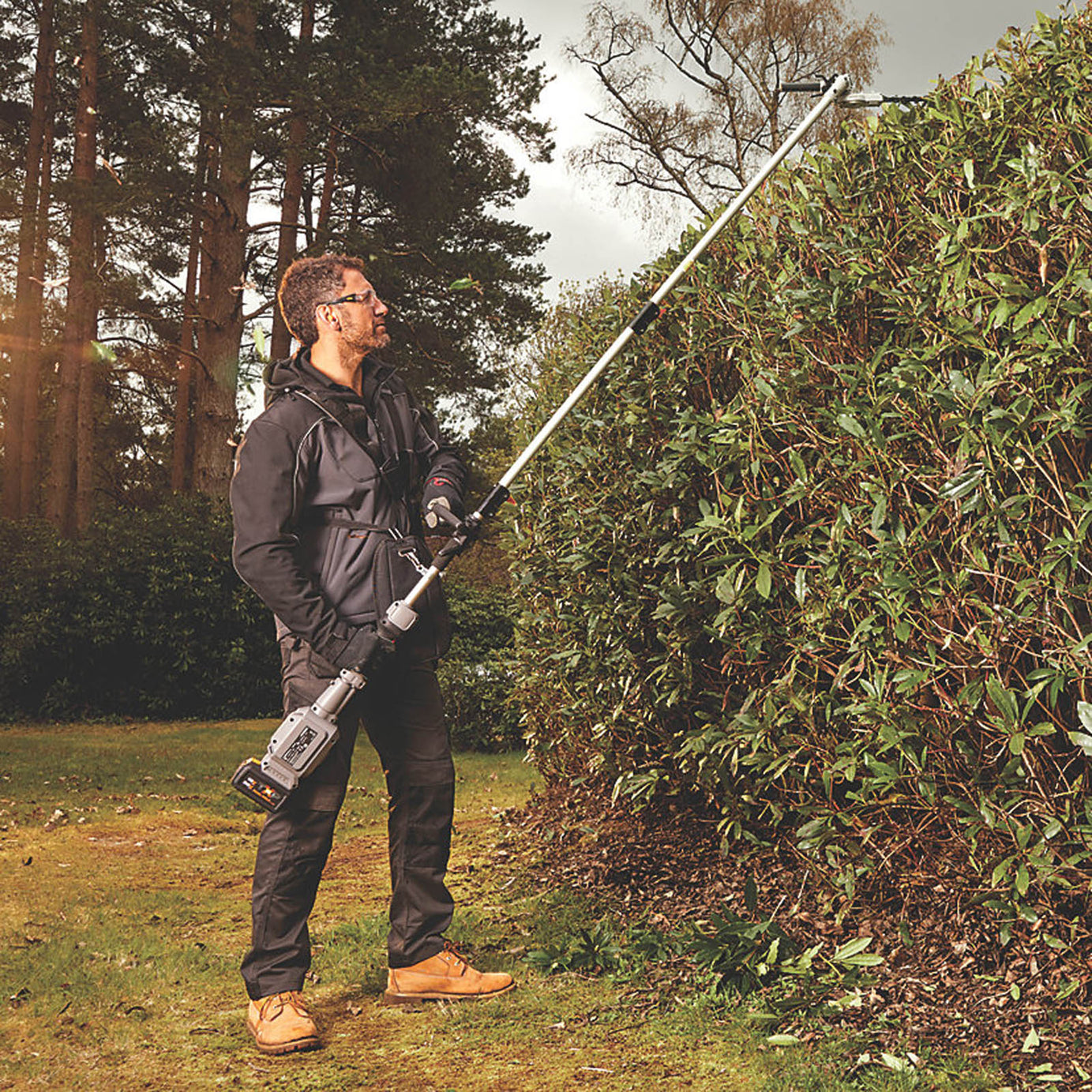 Titan Garden Multi Tool Set Grass Hedge Trimmer Pole Saw Cordless 36V Body Only - Image 2