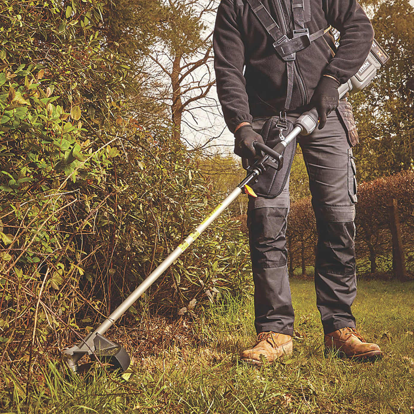 Titan Garden Multi Tool Set Grass Hedge Trimmer Pole Saw Cordless 36V Body Only - Image 3