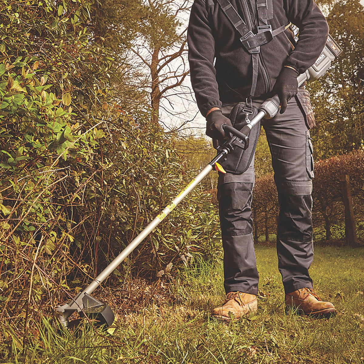 Titan Garden Multi Tool Set Grass Hedge Trimmer Pole Saw Cordless 36V Body Only - Image 3